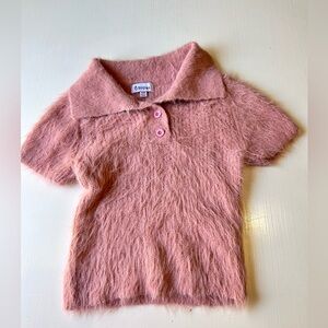 8 Birdies : Fuzzy Cropped Collard Sweater Pink

Good condition no rips or stains
